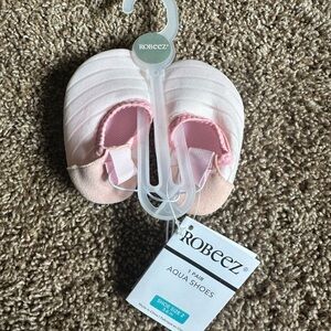 ROBEEZ Pink Aqua Shoes, size 3-6 months/size 2